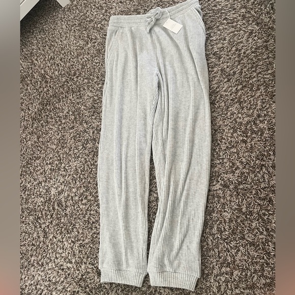 NWT Abercrombie & Fitch Lounge Cozy Rib Sweatpant in light grey - Picture 2 of 5